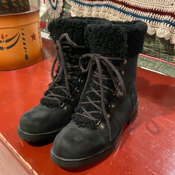 Ugg shearling black boots - Picture 1 of 5